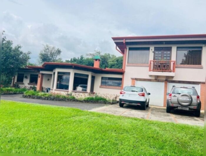 CASA EN VENTA EN SAN RAFAEL HEREDIA en Ángeles, San Rafael, Heredia — $500,000