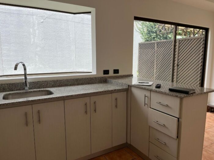 Venta de Casa en Santa Ana  en Santa Ana, San José — $154,000