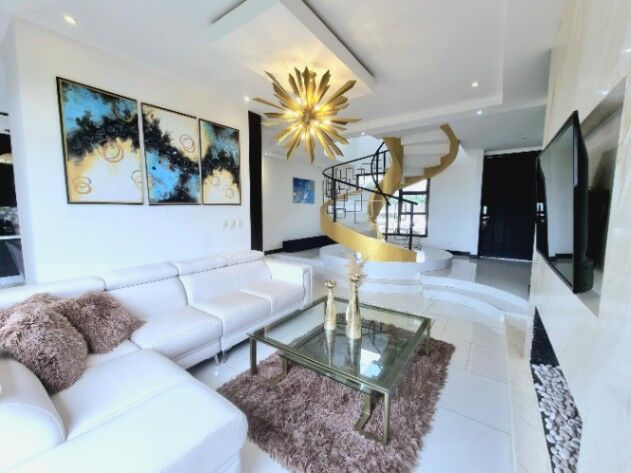 Venta de Casa de Lujo de 350mt en Alajuela 26-646 in Sabanilla, Alajuela — $464,000