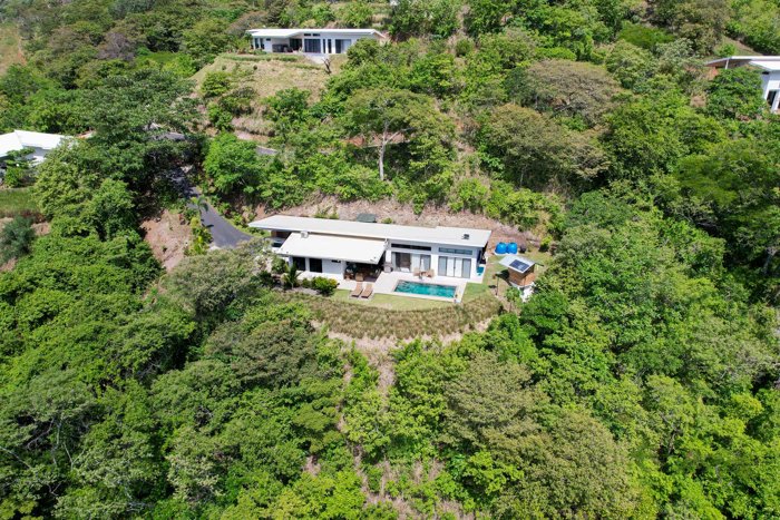Home With Panoramic Views In Roca Verde Atenas Costa Rica in Jesús, Atenas, Alajuela — $650,000 - Photo 2 of 29