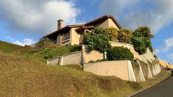 VENDO CASA HABITACIONAL - OPORTUNIDAD UNICA!!! en Guadalupe, Goicoechea, San José — $380,000 - Foto 2 de 16