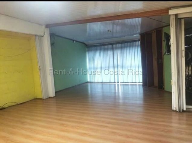 Alquiler de LOCAL COMERCIAL ESQUINERO en Cartago-Occidental. RAH 27-813 in Carmen, Cartago — $2,687 - Photo 3 of 8