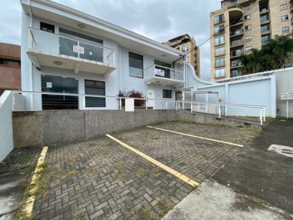 Se vende espaciosa propiedad comercial en Mata Redonda San José 25-694 in Mata Redonda, San José — $450,000