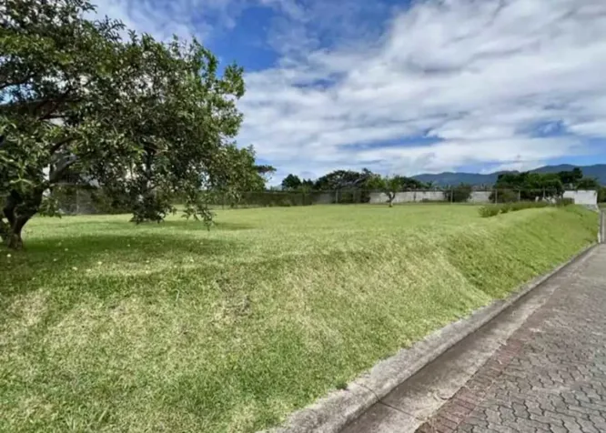 FOR SALE: BEAUTIFUL FLAT CORNER LOT IN PRIVATE RESIDENTIAL DEVELOPMENT in Santo Domingo, Heredia — ₡ 160 000 000