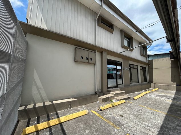 VENTA DE EDIFICIO DE OFICINAS CON ALTA EXPOSICIÓN, GUADALUPE, SAN JOSÉ in Guadalupe, Goicoechea, San José — $450,000