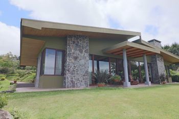 Quinta de lujo con 1,5 hectáreas y vista | San Isidro de Heredia - Foto 2 de 3