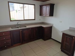 Venta de Casa en Flores-San Joaquín. RAH 27-856 en San Joaquín, Flores, Heredia — $298,000 - Foto 3 de 10