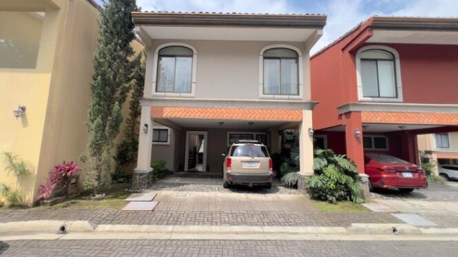 Alquiler de Hermosa Casa en San Antonio de Escazu 26-760 in San Antonio, Escazú, San José — $1,550