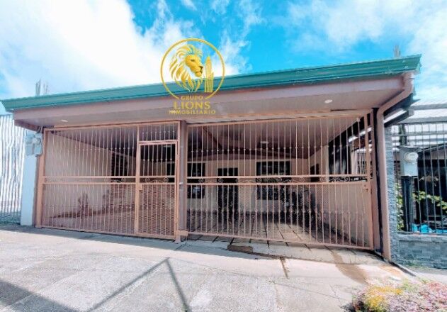 Venta de Hermosa Casa en Urbanización Los Pinos entre Dulce Nombre/Paraíso, Cartago in Dulce Nombre, Cartago — ₡ 51 900 000