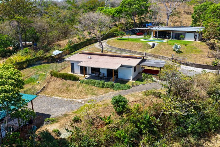 Single-Level Home For Sale In Atenas, Río Grande en Jesús, Atenas, Alajuela — $380,000 - Foto 2 de 26