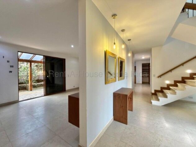 CASA EN VENTA EN ULLOA DE HEREDIA en Ulloa, Heredia — ₡ 240 000 000