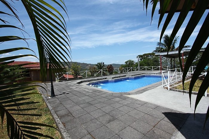 Propiedad con 4 casas en Ciudad Colon in Colón, Mora, San José — $1,300,000 - Photo 2 of 19