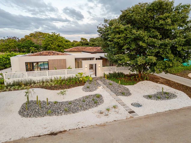 Luxury Contemporary Residence in Hacienda Pinilla en Tamarindo, Santa Cruz, Guanacaste — $2,199,000 - Foto 3 de 20