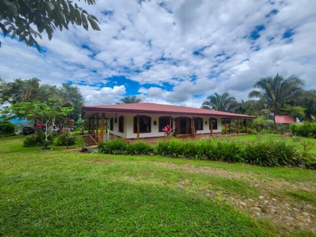 Casa amplia con 31 hectares en Pilar, Pejibaye en Pejibaye, Pérez Zeledón, San José — $649,999