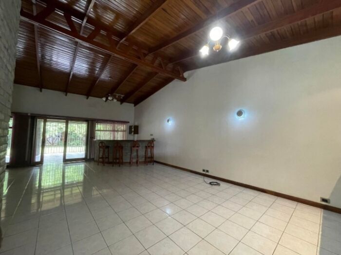 CASA EN VENTA EN SAN RAFAEL ESCAZÙ en San Rafael, Escazú, San José — $443,000