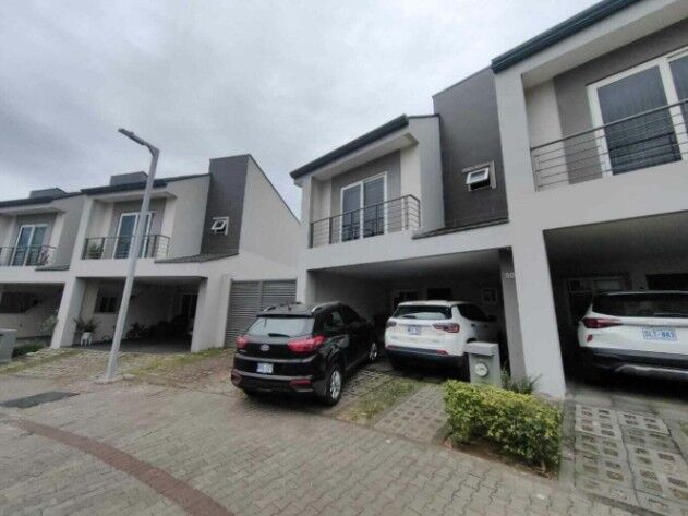 Venta de Magnifica Casa en Guachipelín, Escazú / OFC in San Rafael, Escazú, San José — $280,000