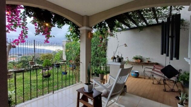 Venta de Lujosa y Amplia Casa en La Unión, Cartago / OFC Mls. 25-1408 en Tres Ríos, La Unión, Cartago — $650,000