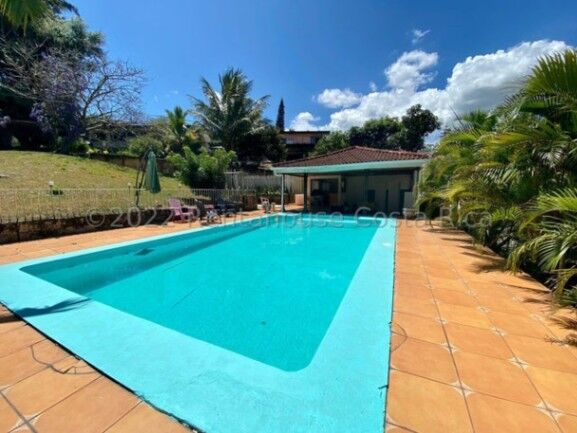 Lote + Casa y Cabaña en Venta en Santa Ana, San José. RAH 25-1836 en Santa Ana, San José — $800,000