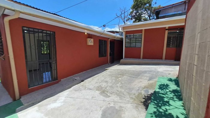 Venta 2 casas una planta, patio grande parqueo La Trinidad Moravia en La Trinidad, Moravia, San José — ₡ 69 000 000 - Foto 2 de 30