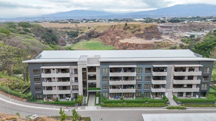Apartamento de 1 Habitación + Oficina en Bosques del Café in Escazú, San José — $180,000
