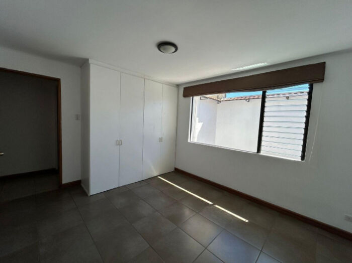 RAH ofrece en venta Casa de dos plantas en Escazú San Rafael en Escazú, San José — $170,000