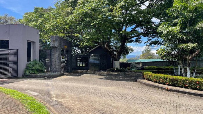 Exclusivo Lote de 835 m² en Condominio Hacienda El Paseo in Puente De Piedra, Grecia, Alajuela — ₡ 39 999 000