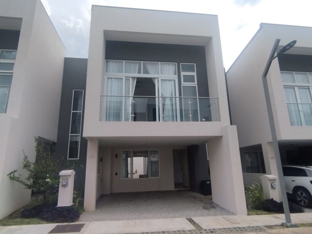 Se Vende / Alquila Casa Condominio 310 Guachipelín, Cod GU 1491 in San Rafael, Escazú, San José — $390,000