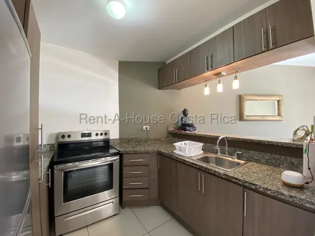 Venta de apartamento amueblado con 3 habitaciones y piscina #27-327 GS en Ulloa, Heredia — $167,500 - Foto 2 de 10