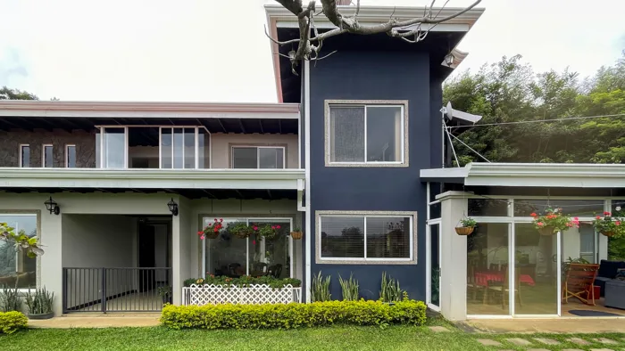 Casa en venta con lotes amplios Grecia- San Isidro en Grecia, Alajuela — $380,000