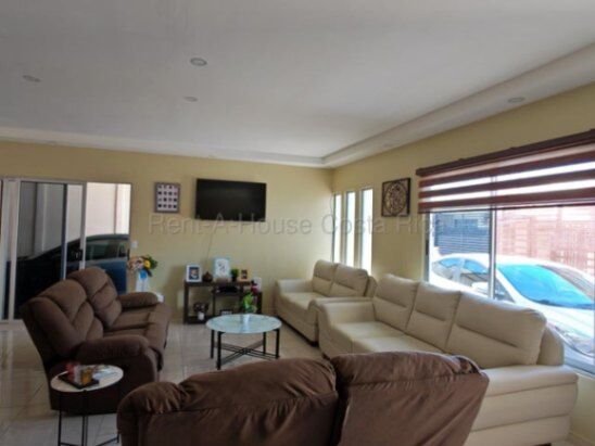 MLS-26-2092 LS VENTA CASA AMUEBLADA SAN ISIDRO ALAJUELA CONTACTENOS AL # 86127562 en San Isidro, Alajuela — ₡ 70 000 000