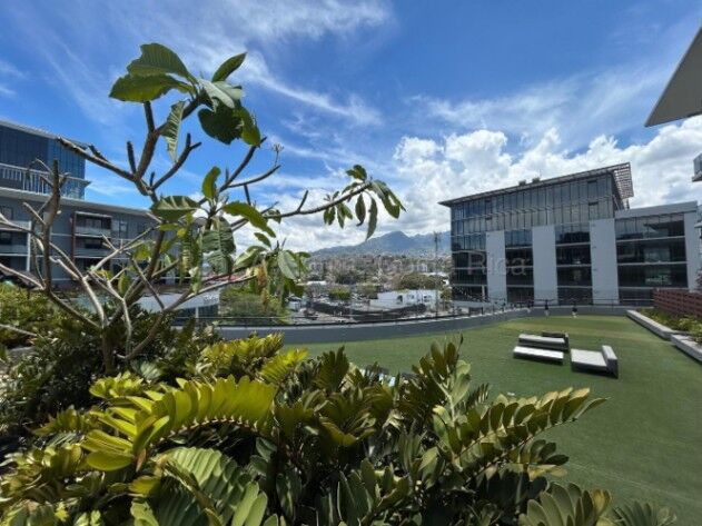 Venta de Acogedor Apartamento Amoblado en Escazú / Mls. 26-1738 OFC JB en Escazú, San José — $345,000