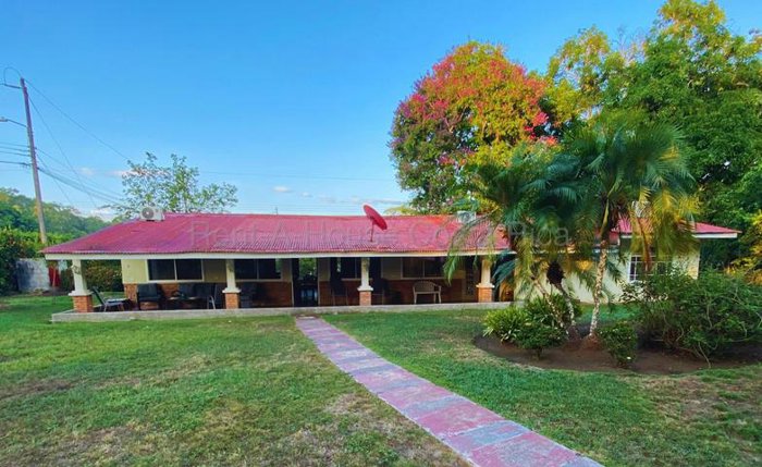 Venta de Quinta de Playa AMUEBLADO con Salida Privada al Mar en Playa Azul, Tárcoles. RAH 27-686 in Tárcoles, Garabito, Puntarenas — $345,000