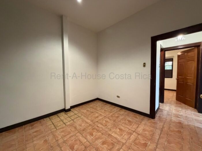 Casa en venta en Santo Domingo con jardín, estudio y espacios amplios #26-2021 GS en Paracito, Santo Domingo, Heredia — $294,000