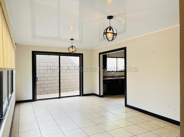 Venta de Elegante Casa con Vista en San Rafael de Heredia #27-223 GS en Ángeles, San Rafael, Heredia — $260,000