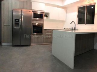 Venta de Casa en Tibás-San Juan. RAH 27-872 in San Juan, Tibás, San José — $342,000 - Photo 5 of 9