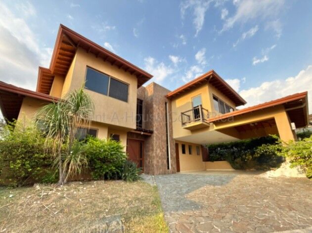 Se vende casa en Ulloa Heredia 26-1652 en Ulloa, Heredia — ₡ 240 000 000