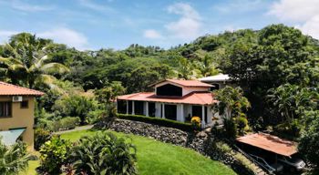 Preciosa Casa en Jacó en Jacó, Garabito, Puntarenas — $299,000 - Foto 4 de 18