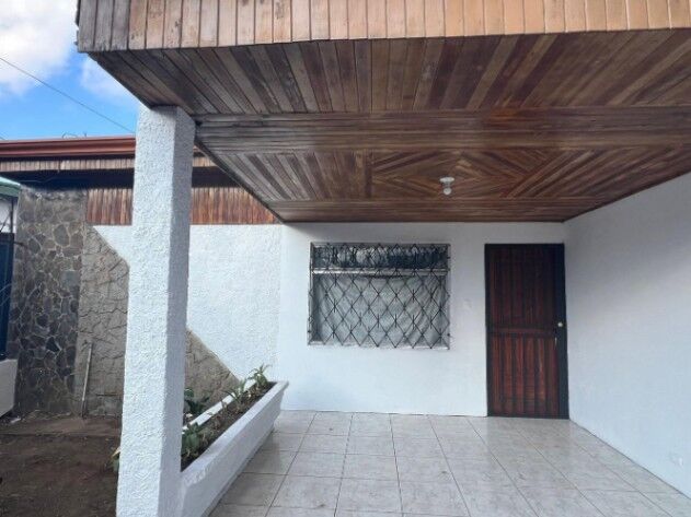 Venta de Casa en Tirráses de Curridabat. RAH 25-2004 en Tirrases, Curridabat, San José — ₡ 71 000 000