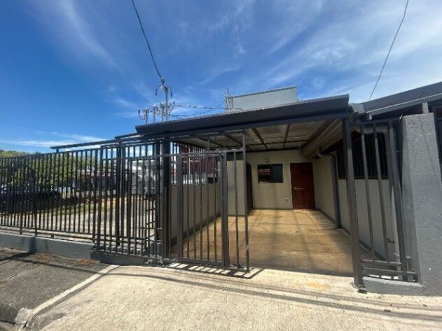 ALQUILER DE APARTAMENTO NUEVO, ALAJUELA, TURRÚCARES CENTRO, URBANIZACIÓN SANTA ROSA  en Alajuela — ₡ 250 000
