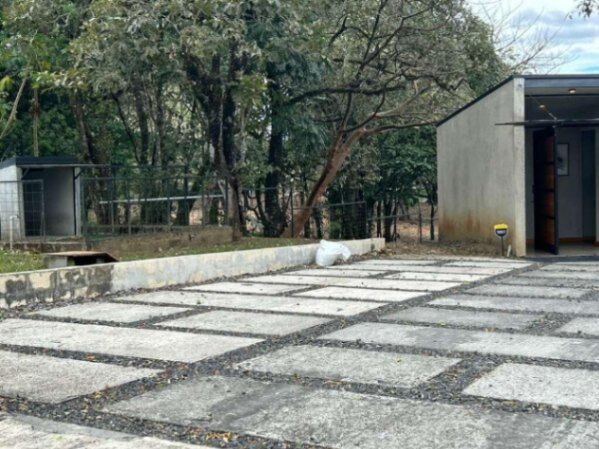 Se alquila casa con lote de más de 1300m2 en Mora San José 26-1341 in Piedras Negras, Mora, San José — $2,500
