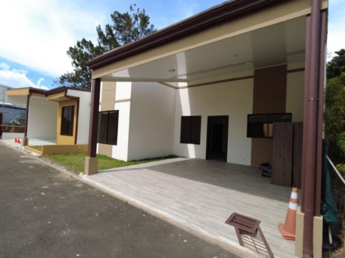 CASA EN VENTA EN SAN RAFAEL DE HEREDIA en San Rafael, Heredia — $185,000