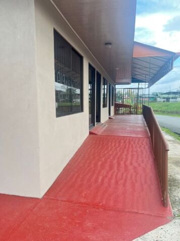CASA DE 2 PLANTAS Y 3 LOCALES COMERCIALES EN SAN VITO.  in San Vito, Coto Brus, Puntarenas — ₡ 90 000 000