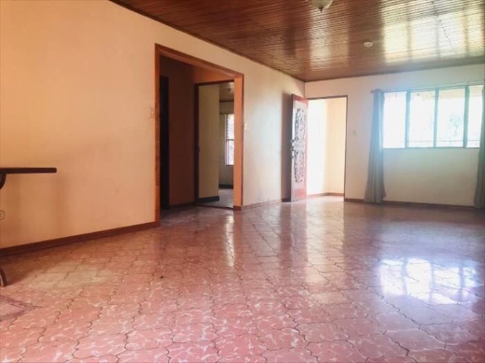  Venta Casa Grande en Santa Barbara Heredia en Santa Bárbara, Heredia — $196,500