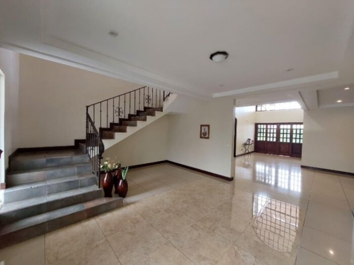 Se vende casa en Santo Domingo Heredia 26-693 in San Miguel, Santo Domingo, Heredia — $510,000
