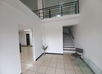Alquiler de Local Comercial en Santa Ana / Mls. 26-1206 OFC JB en Santa Ana, San José — $1,000 - Foto 4 de 6