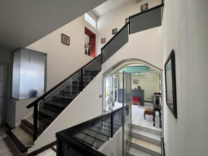 Hotel en venta con excelente ubicación y alto potencial en Montes de Oca #26-1811 GS in San Pedro, Montes De Oca, San José — $1,900,000