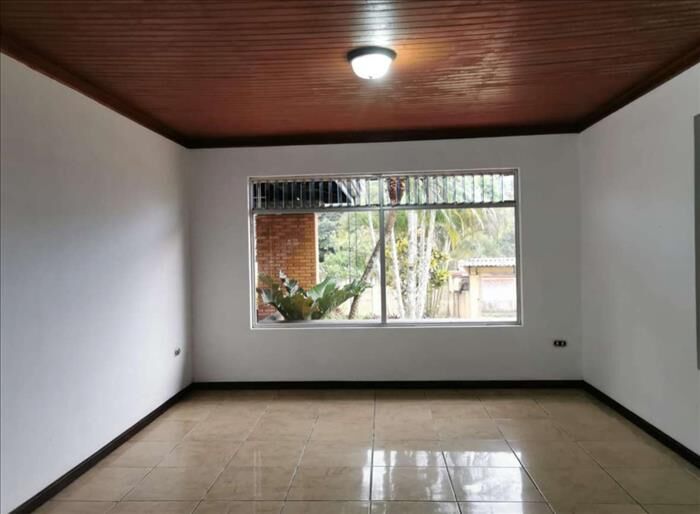 Casa para alquilar con opción a compra   in Santiago, Puriscal, San José — ₡ 600