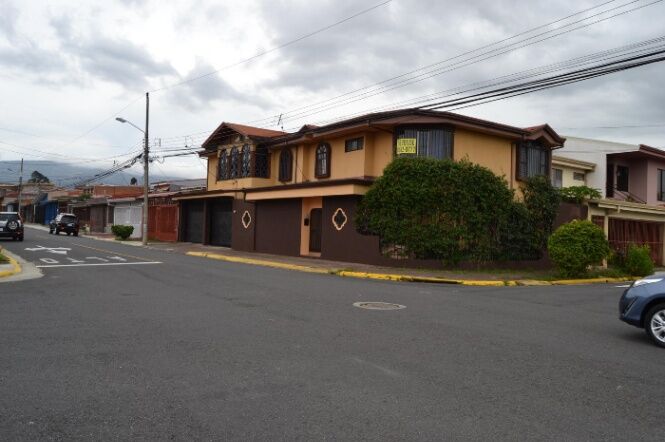Se vende casa en San Francisco Heredia 25-1017 en San Francisco, Heredia — $325,000