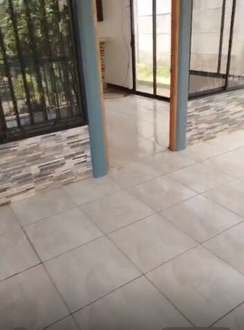 BELLA CASA A 5 KILÓMETROS DEL CENTRO DE ATENAS.  en Atenas, Alajuela — ₡ 42 000 000