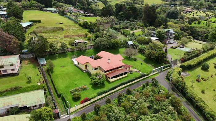Venta de Casa en San Isidro de Heredia en San Isidro, Heredia — $450,000 - Foto 2 de 22
